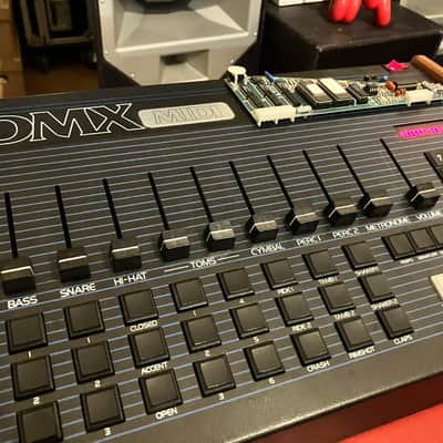DMX 8-Voice Drum Machine with factory MIDI