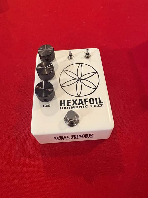 Red River Amplification Hexafoil Harmonic Fuzz - White image 1