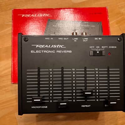 Realistic 32-1110 Desktop Electronic Reverb / Delay 1982 - 1989 - Black image 1