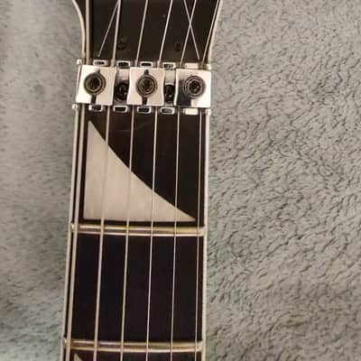 Jackson JS Series JS32 King V - White with Black Bevels and CHROME HARDWARE image 9