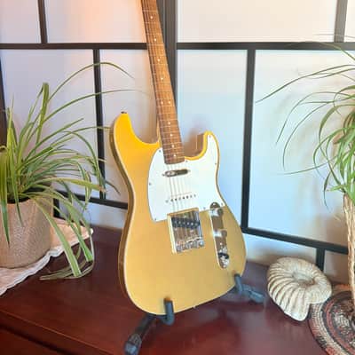 Squier Paranormal Custom Nashville Stratocaster with Laurel Fretboard 2023 - Present - Aztec Gold image 1