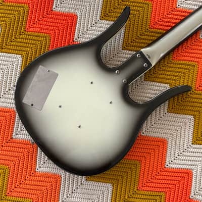 Danelectro Longhorn Shortscale Bass - 1990’s Early Reissue! - Original and Rare Tweed Case! - Beautiful Bass in Great Condition! - image 2
