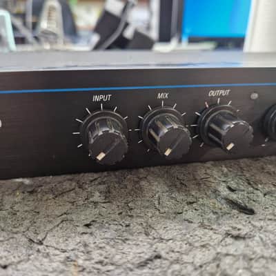 Alesis MicroVerb III 16-Bit Digital Reverb and Delay 1991 - 1996 - Black image 8
