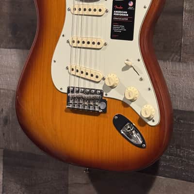 Fender American Performer Stratocaster Honey Burst COLOR:HONEY BURST image 2