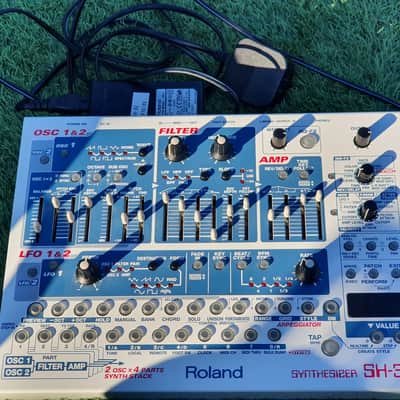 Roland SH-32 Desktop Synthesizer Module 2002 - 2004 - White