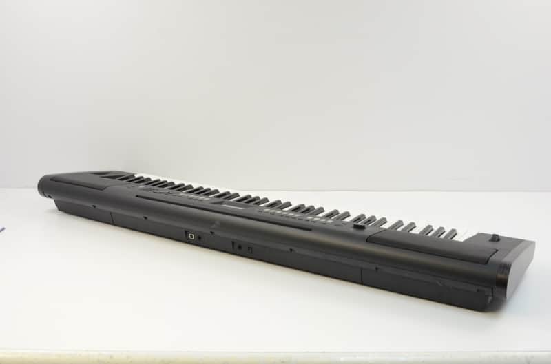 Yamaha Piaggero NP-V80 76-Key Lightweight Compact Digital Piano