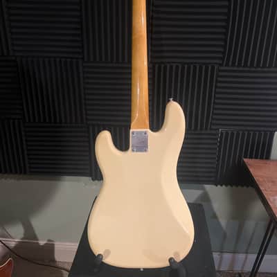 Squier Matt Freeman Signature Precision Bass 2012 - 2015 - Vintage White image 4