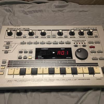 Roland MC-303 Groovebox 1990 - 1998 - Silver