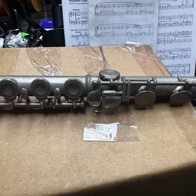 Bundy Flute Made By Selmer In Indiana / 54565 - Student Model image 4