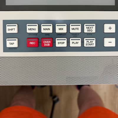Akai MPC Live II Standalone Sampler / Sequencer Retro Edition 2020 - Present - Grey image 9