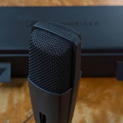 With audio demo: Sennheiser MD 421 II Cardioid Dynamic Microphone - Perfect condition - Boxed image 7