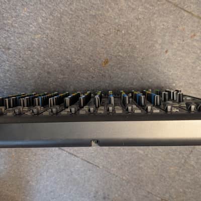 Mackie 1642VLZ4 16-Channel Mic / Line Mixer 2014 - Present - Black image 4