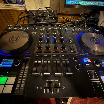 Native Instruments Traktor Kontrol S4 MK3 2018 - Black image 6