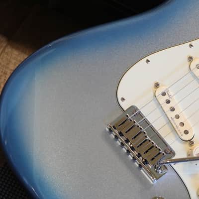 Minty! 2016 Fender American Elite Stratocaster w/ Maple FB Electric Guitar Sky Burst Metallic + OHSC image 4