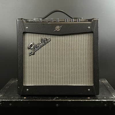 Fender USED Mustang I (V.2), '19 image 1