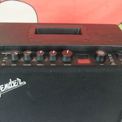 Used Fender Mustang LT25 Guitar Amp image 3
