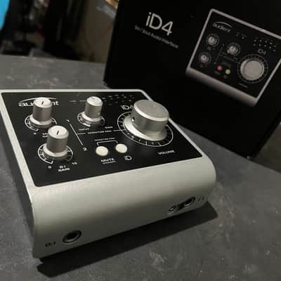 Audient iD4 Desktop USB Audio Interface 2010s - Black image 3