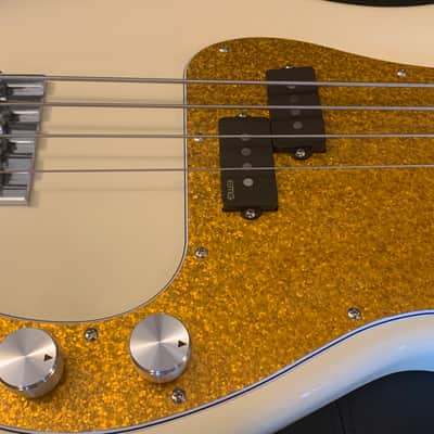 Fretless Precision Bass image 3
