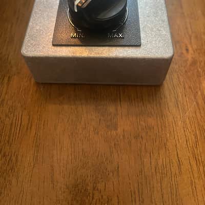 Carl's Custom Guitars Speaker Soak 8 Ohm Attenuator 2010s - Silver image 2