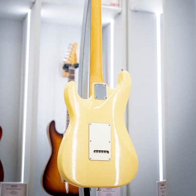 Suhr Classic S Antique SSS Vintage Yellow image 17