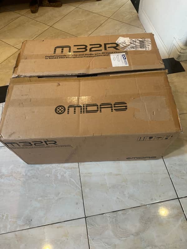 Midas M32R LIVE Digital Mixing Console 2018 - Present - Black image 1