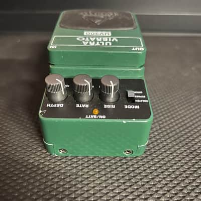 Behringer UV300 Ultra Vibrato Pedal 2010s - Standard image 8