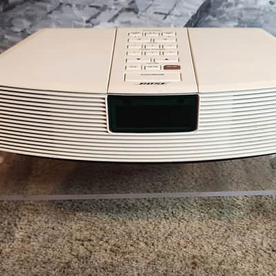 Bose Bose AWR1-1W is an AM/FM stereo clock radio 90s - White image 2