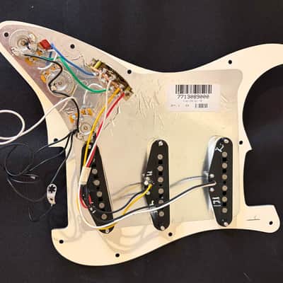 Fender Player Stratocaster SSS Loaded Pickguard w/ Alnico V Pickups & CTS Pots – 2022 OEM image 2