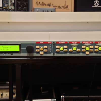 Antares AVP-1 Vocal Producer 2010s - Green image 1