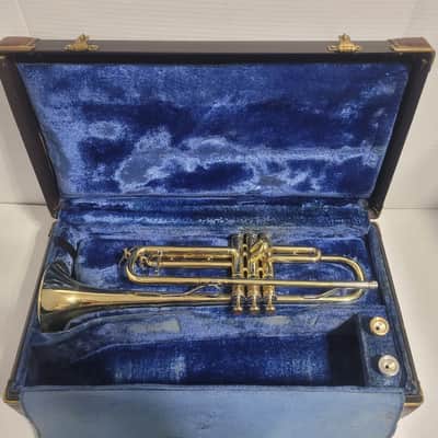 Martin IMPERIAL , TRUMPET W double Reverse LP tuning slide , 2 Mouthpieces and Hard case 1952 - Clear Lacquer image 8