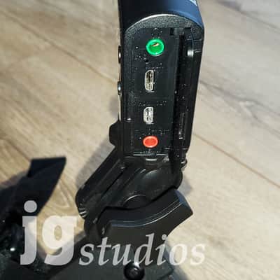 Sony HDR-MV1 - Very nice in New Case with Accessories 128MB SD.... Sweet! image 4