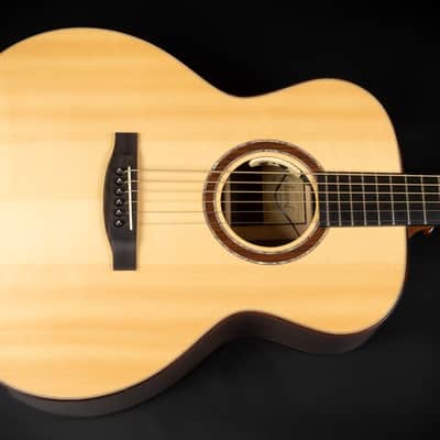 2012 Lakewood Deluxe Series J-32 Baritone - Natural High Gloss | German Custom Jumbo Baritone Acoustic Guitar 48mm Nut Width L.R. Baggs Anthem Pickup | CoA OHSC image 4