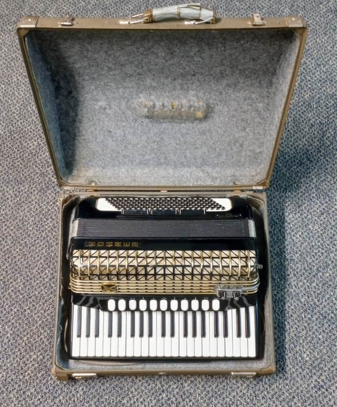 Hohner Atlantic IV N De Luxe Accordion image 1