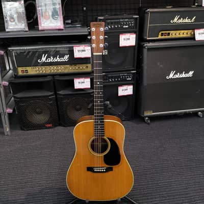 MARTIN Acoustic Guitar D-28