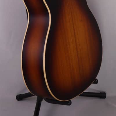 Larrivee OM-40-MH-0-0-M-00-0-99: OM-40 Mahogany Top, back and sides, Vintage Burst & Pyramid Bridge 2026 image 10