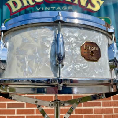 1970s Gretsch 4103 Renown 5.5x14 Snare Drum Stop Sign Badge White Marine Pearl image 7