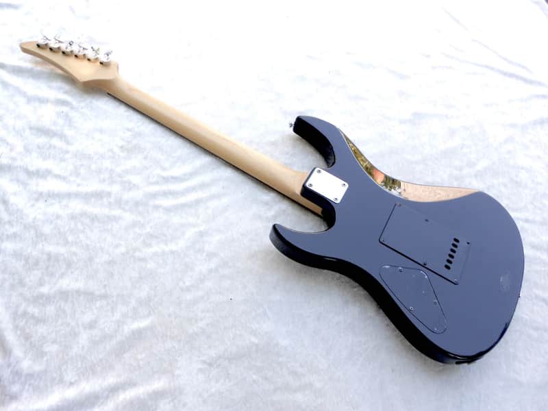 Yamaha RGX-121 fp Guitar with 5 body color changes and original