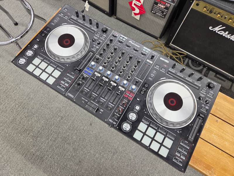 Pioneer DDJ-SZ 4-Channel DJ Controller  - Black Bild 1