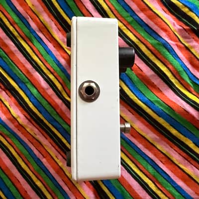 Electro-Harmonix Big Muff Pi with Tone Wicker Distortion / Sustainer 2008 - Present - White / Black / Green image 4