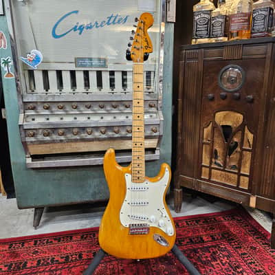 1975 Fender Stratocaster  Natural image 2