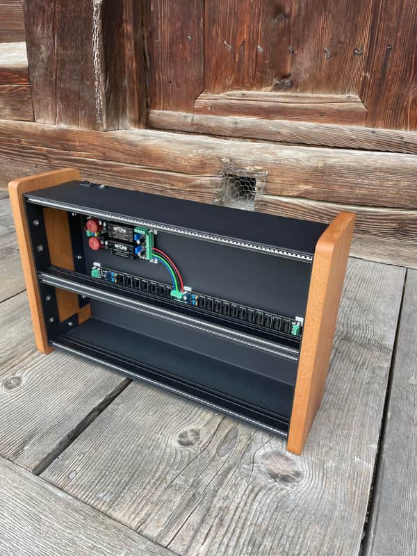 ChiliCases ChiliCases 6U/84HP Swiss Walnut powered Eurorack case 2024 - Swiss Walnut image 1