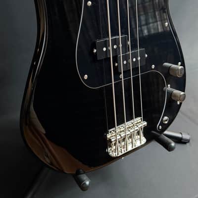 Squier Classic Vibe 70's Precision Bass 4-String Bass Guitar Gloss Black Finish (411) image 6