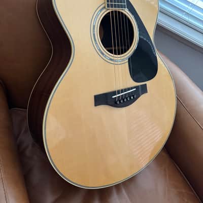 Yamaha LJ16 Medium Jumbo Acoustic Guitar - Natural image 2