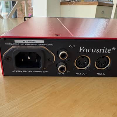 Focusrite Scarlett 18i20 (1st Gen) 2016 - Red image 3