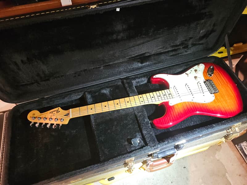 Fender flamey strat, sunburst Cool guitar In nice condition image 1