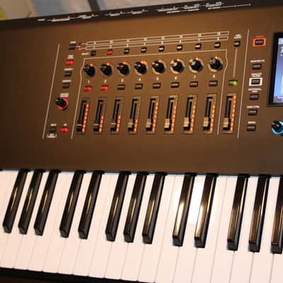 Roland Fantom 7 (2024 - Black/Red)