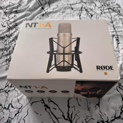 RODE NT1-A Large Diaphragm Cardioid Condenser Microphone 2002 - Present - Silver