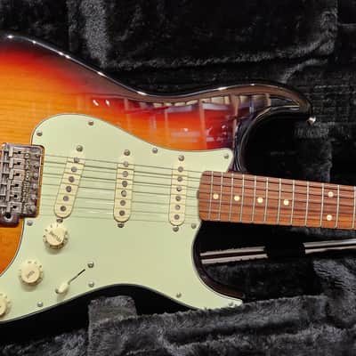 Fender MIM Vintera '60s Stratocaster with Pau Ferro Fretboard w/ HSC 2020 - 3-Tone Sunburst image 2