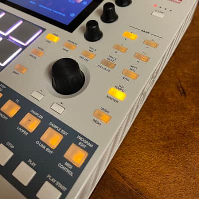 Akai MPC One Standalone MIDI Sequencer Retro Edition 2021 - Present - Grey image 3