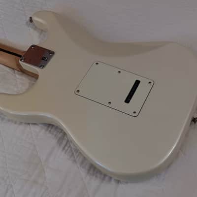 Squier Deluxe Stratocaster with Maple Fretboard & 2-Point Tremolo 2014 - Pearl White Metallic image 9